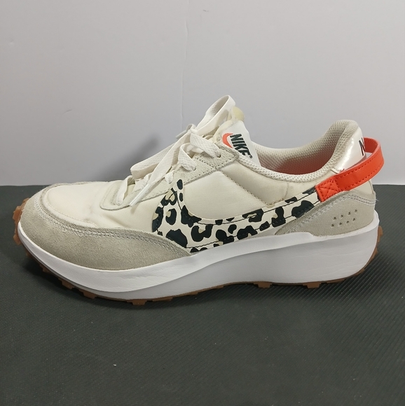 Nike Waffle Debut DZ5201-100 White Casual Shoes Sneakers Womens Size 8 - Picture 2 of 9